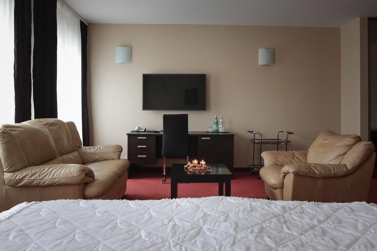 Hotel Palma Mazeikiai Bagian luar foto